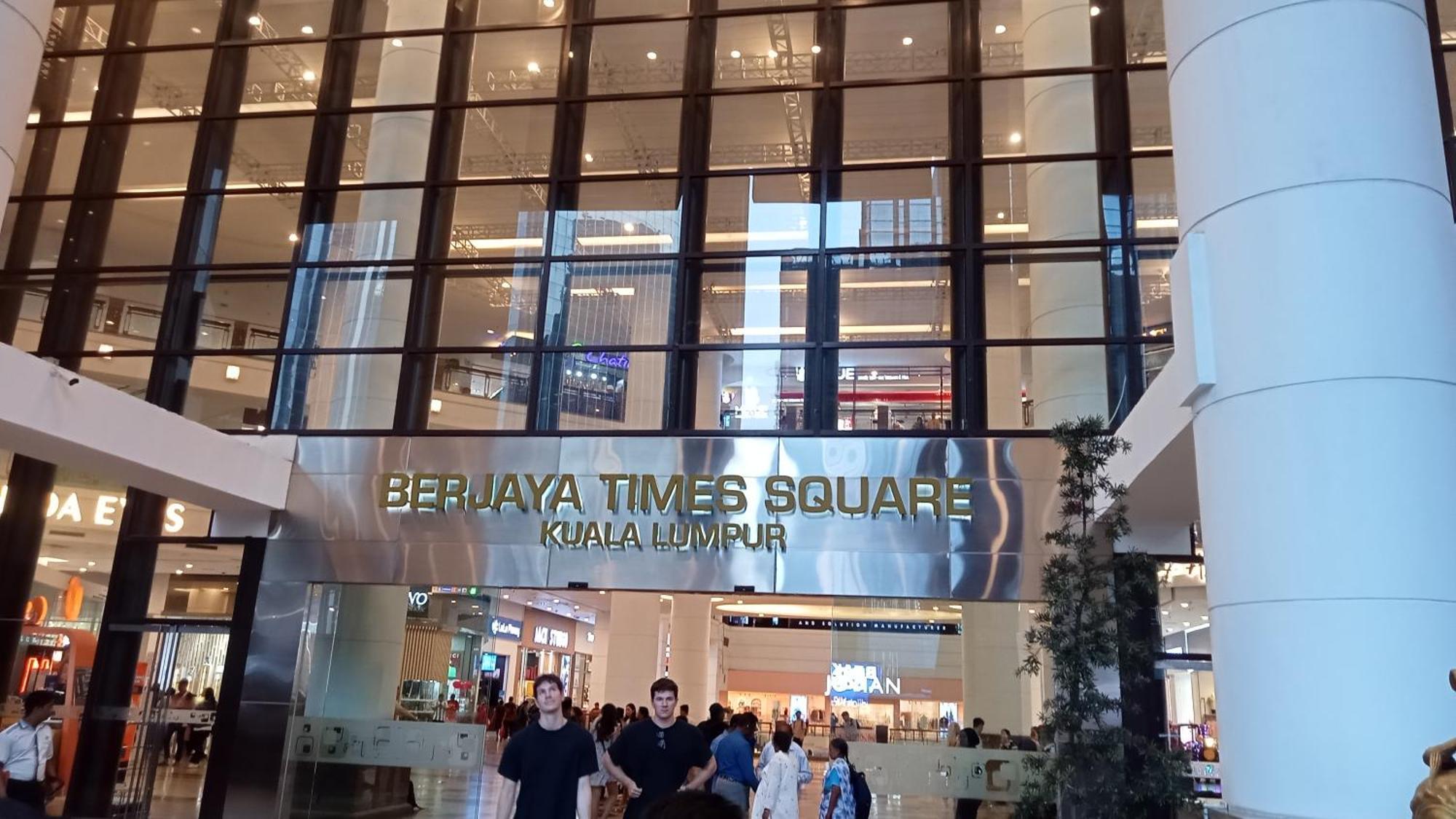 Kl Lucky At Times Square Apartment